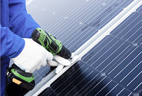 太陽光パネルの設置の様子